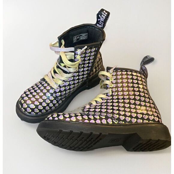 dr martens 1460 Boots Jr Size 13 PATENT HEART PRINTED LACE UP Docs‎ - Picture 1 of 8